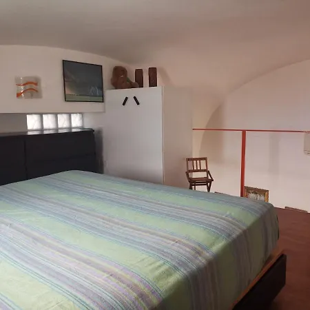 Adele לינה וארוחת בוקר 4*