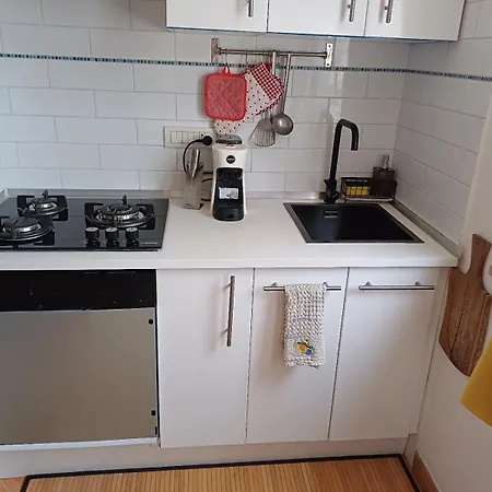 Adele לינה וארוחת בוקר 4*